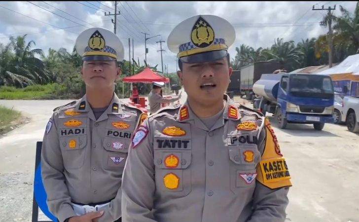 Arus-Jalintim-KM-74-75-Pelalawan-Sudah-Dua-Arah-Truk-Dialihkan-ke-Jalan-Lingkar.jpg