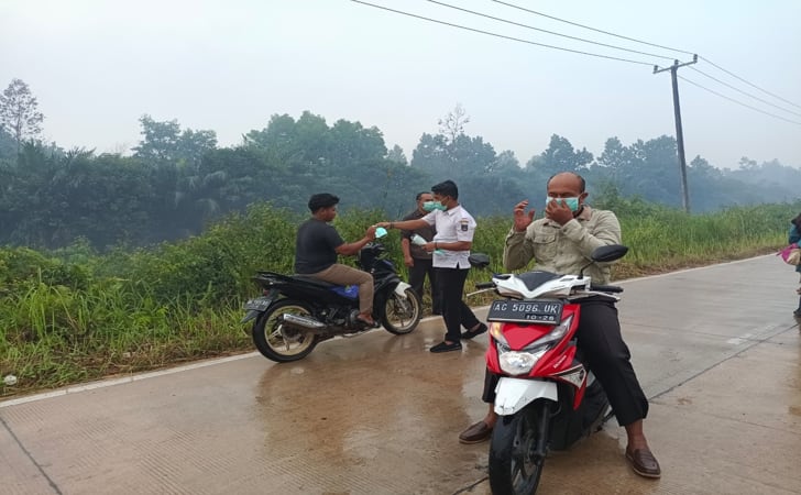 Bagi masker di dumai4