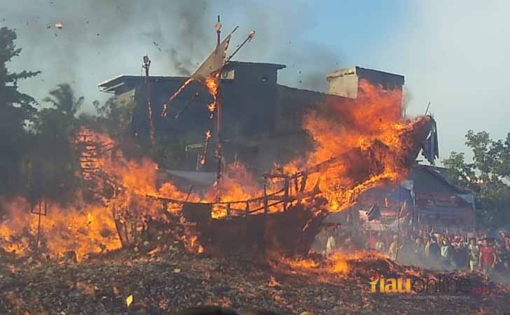 Bakar Tongkang Rokan Hilir