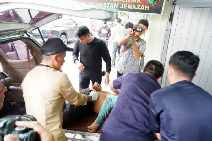 Mayat Penjahat Pecah kaca