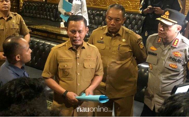Buntut Pesta Waria, Pemko Pekanbaru Segel New Paragon KTV 2
