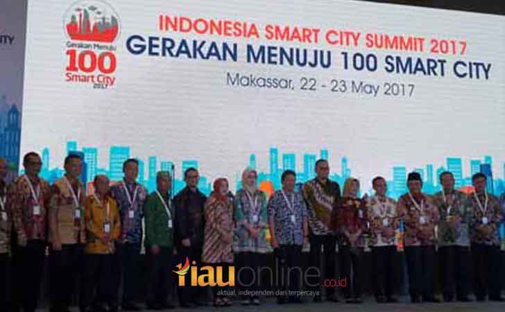 Bupati Pelalawan, HM Harris Hadiri Smart City Summit 2017