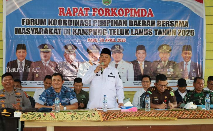 Bupati-alfedri-rapat-di-teluk-lanus.jpg
