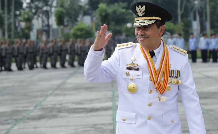 Gubernur Riau Drs Syamsuar, MSi