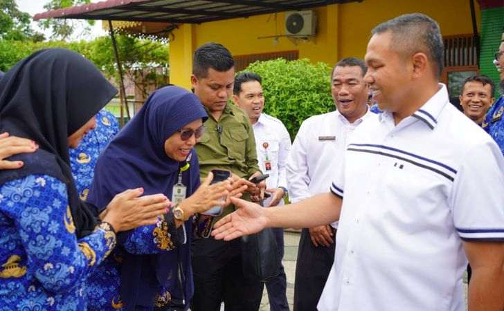 Gubernur Riau Tegaskan Komitmen Dukungan pada Program MBG di Sekolah 9
