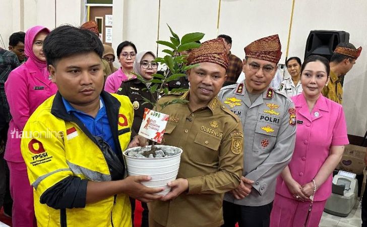 Gubri-didampini-kapolda-riau.jpg