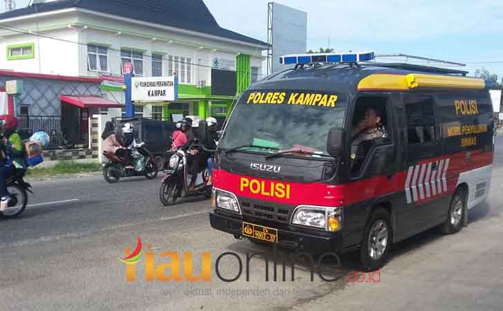 Imbauan Jangan Parkir Sembarangan di Jalan Riau-Sumbar
