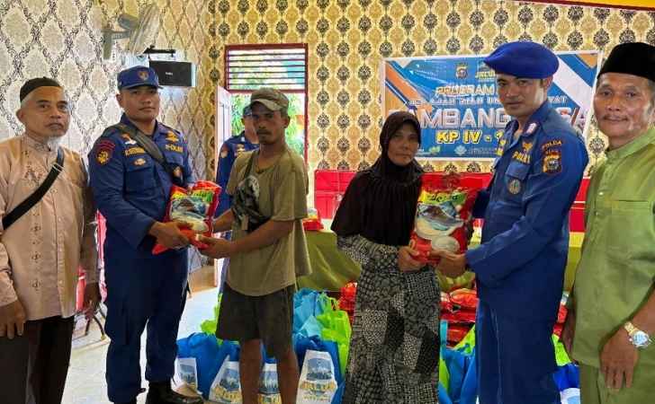JALUR-Berlabuh-di-Siak-Ditpolairud-Polda-Riau-Salurkan-Bantuan-untuk-Warga-Pesisir.jpg