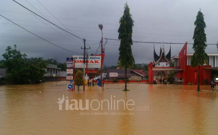 Banjir Pangkalan, 50 Kota, Sumatera Barat Banjir Tenggelamkan Jalan Lintas Sumbar-Riau
