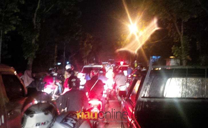 Malam Tahun Baru Suasana Jalan di Malam Pergantian Tahun Baru