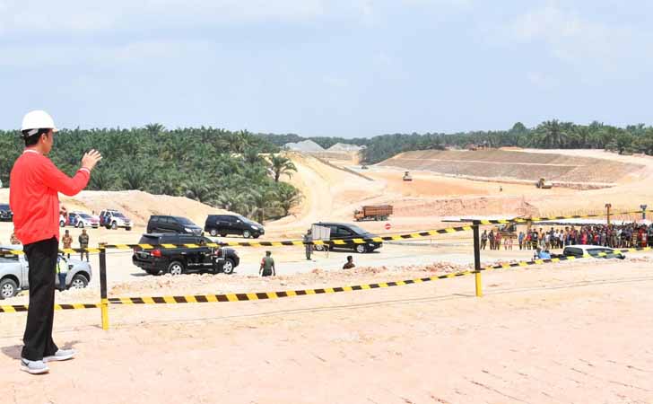 Presiden Joko Widodo Kunjungi Jalan Tol Pekanbaru-Dumai 