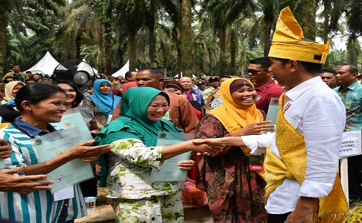 Jokowi bagi sertifikat2