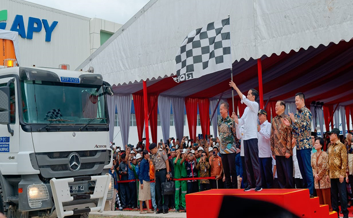 Jokowi meresmikan pabrik PT APR