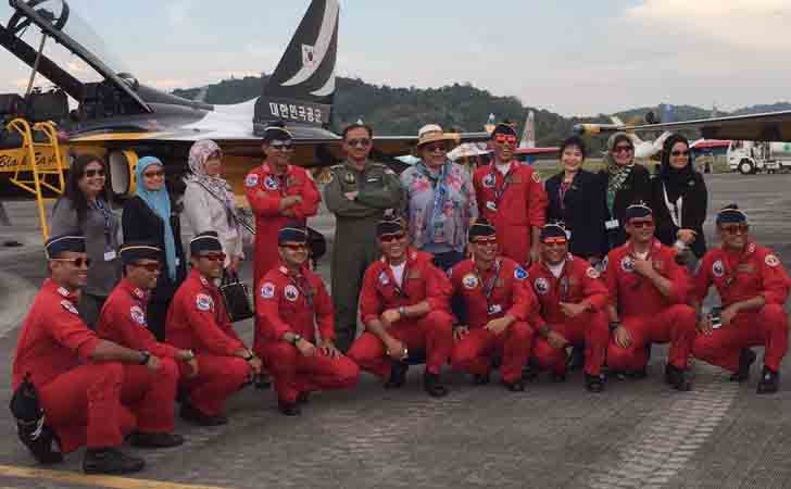 Jupiter Aerobatic Team Berfoto Bersama 