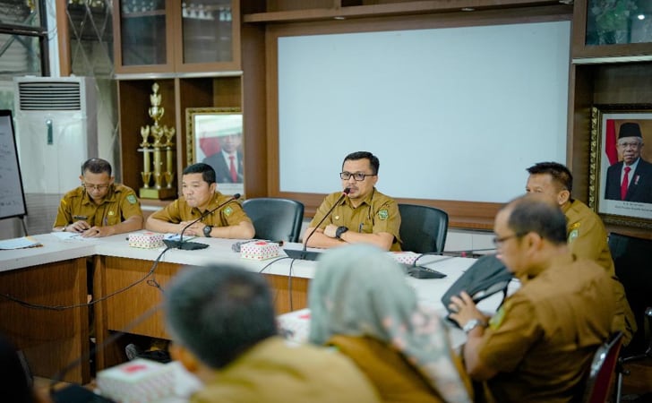 Kadisdik-Riau-pimpin-rapat1.jpg