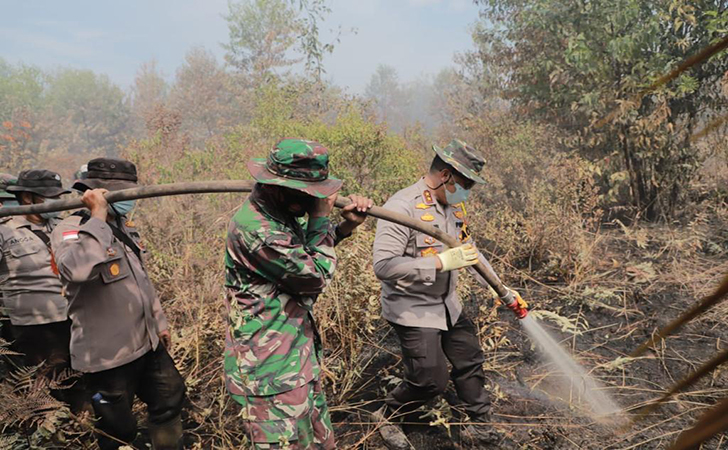 Kapolda Padamkan Karhutla2