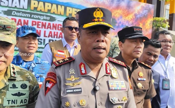 Kapolda-Riau-Irjen-Pol-Arman-Achdiat1.jpg