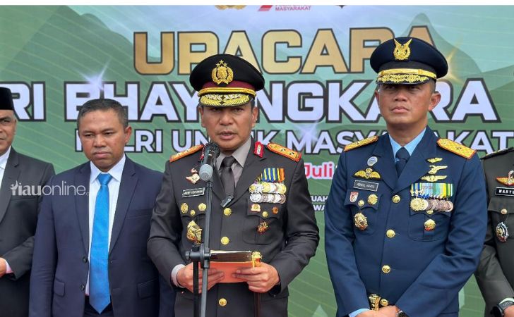 Kapolda-Riau-Irjen-Pol-Herry-Heryawan-bersama-Gubernur-Riau.jpg