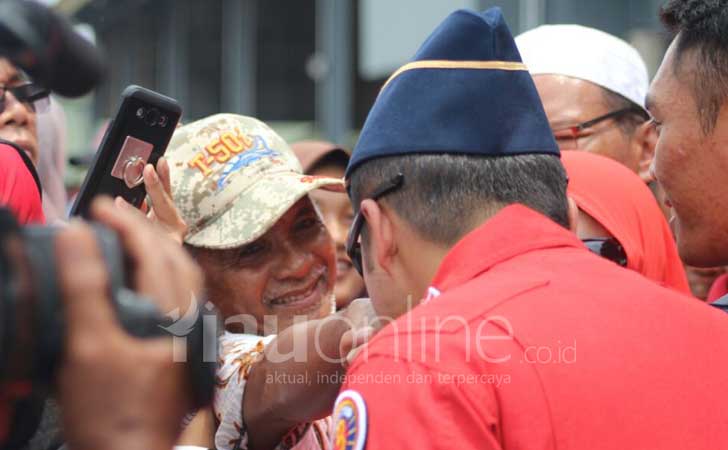 Kapten Pnb Ferdian Habibi Cium Tangan Ayahnya