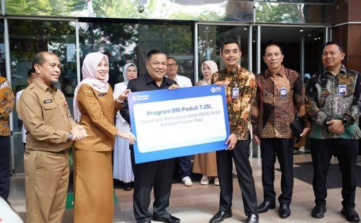 Kunjungi RSUD Achmad Riau, Plt Gubri Jenguk Pasien Kanker 5