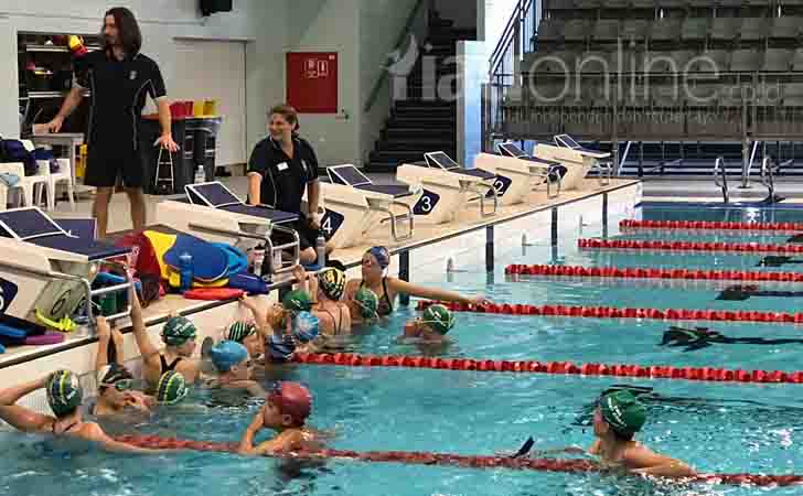 Latihan Lima Atlet Muda Riau di Klub Renang Australia