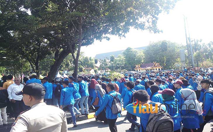 Mahasiswa demo di dprd2