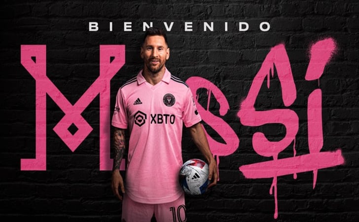 Messi pakai jersi inter miami