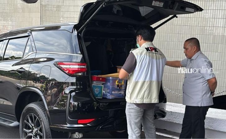 Mobil kpk kantor gubri