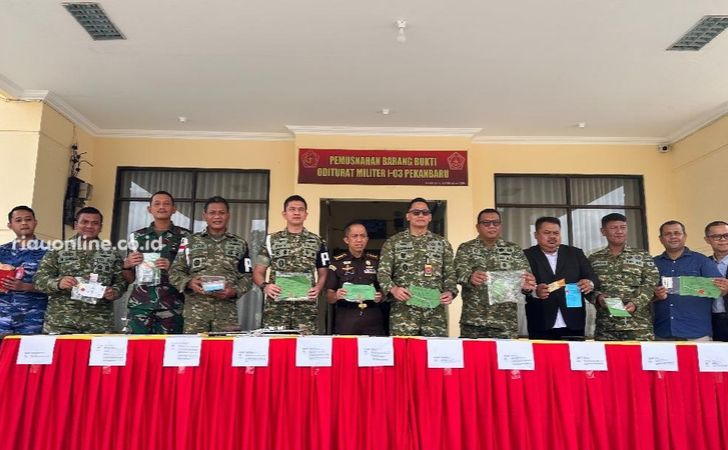 Otmil-I-03-Pekanbaru-musnahkan-bb.jpg