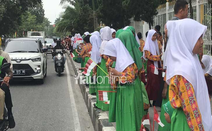 Pelajar sambut jokowi2