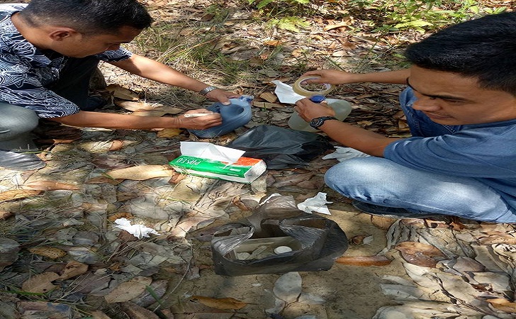 Pengambilan Sampel Mutu Air Sungai Paku 