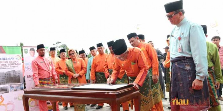 Peresmian Gedung Bedah Daerah Terpadu RSUD Arifin Achmad 