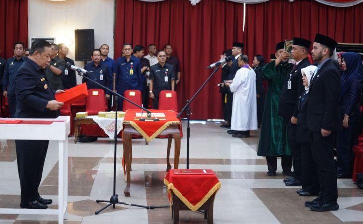 Plt  gubri lantik pejabat2