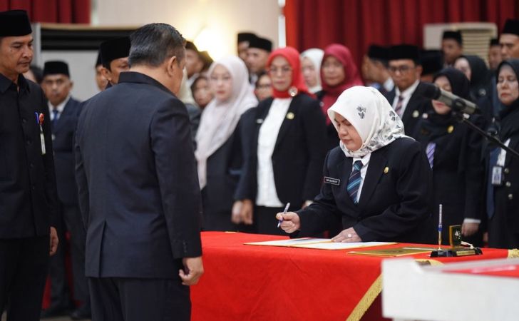 Plt gubri lantik pejabat4