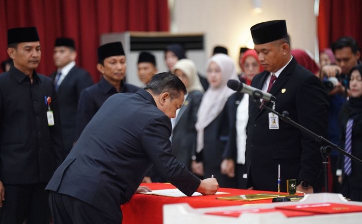 Plt gubri lantik pejabat5