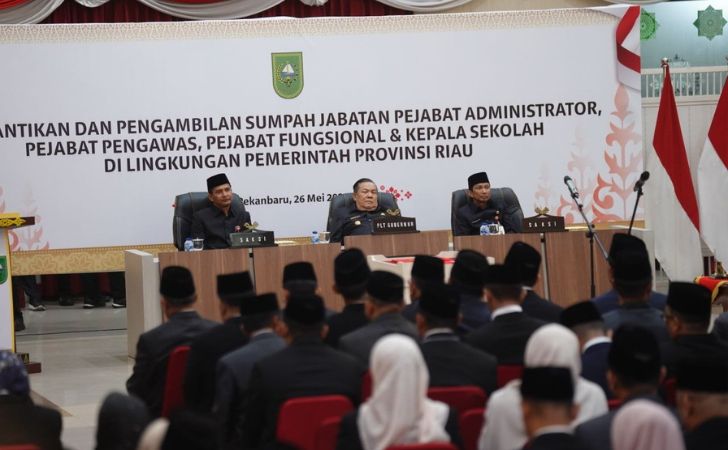 Plt gubri lantik pejabat6