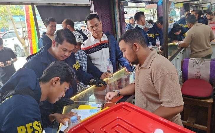 Polda-riau-geleldah-toko-emas.jpg