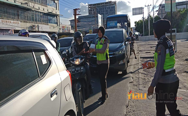 Polresta Pekanbaru Bagi Takjil2