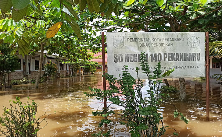 SDN 140 Pekanbaru banjir