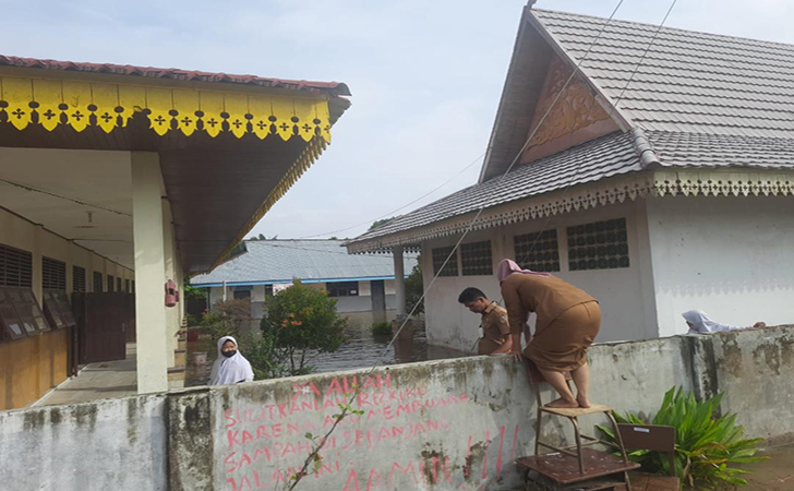 SDN 140 Pekanbaru banjir3