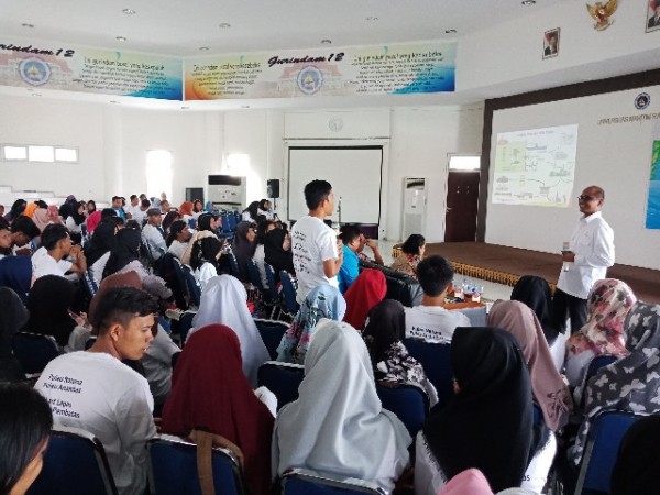 Kepala Departemen Operasi SKK Migas Sumbagut Haryanto Syafri saat memberikan Sosialisasi Kegiatan Hulu Migas kepada Dosen dan Mahasiswa di Universitas Maritim Raja Ali Haji Tanjung Pinang.