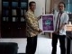 Serahkan Poster Fesmed AJI 2016 ke Dekan FISIP Unri