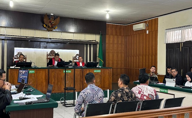 Sidang-Risnandar-Mahiwa-Cs.jpg