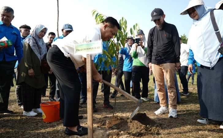 Stadion Utama Riau Bersolek, Plt Gubri Ingin Warga Nyaman dan Aman Saat Berolahraga 3