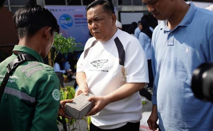 Stadion Utama Riau Bersolek, Plt Gubri Ingin Warga Nyaman dan Aman Saat Berolahraga 7