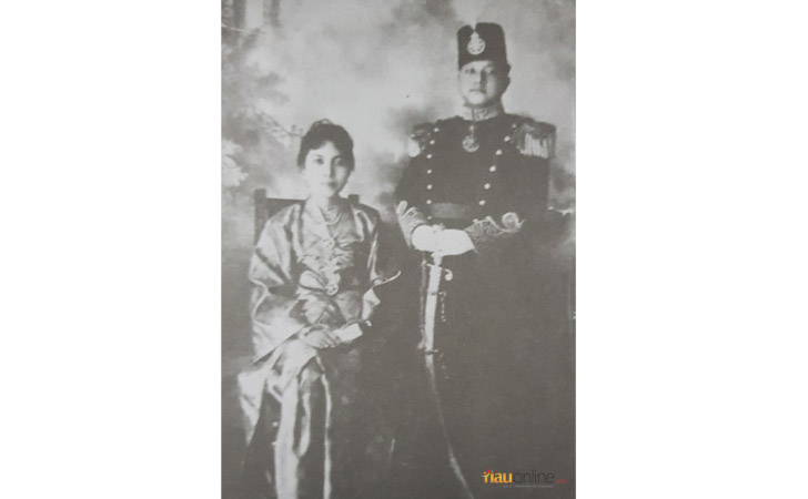 Sultan Syarif Kasim II dan Permaisuri