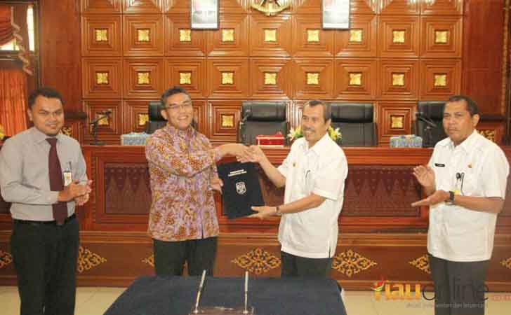 Penandatangan MoU Pemkab Siak-Bank Riau Kepri 