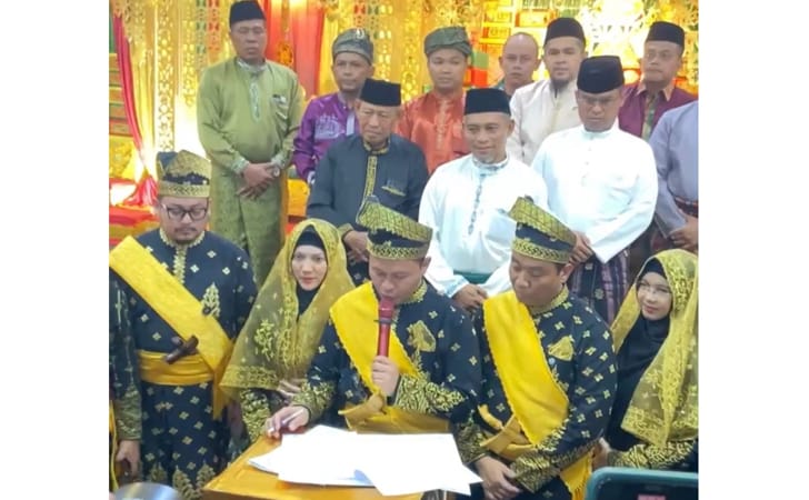 Wako-bacakan-keputusan-di-depan-LAM.jpg
