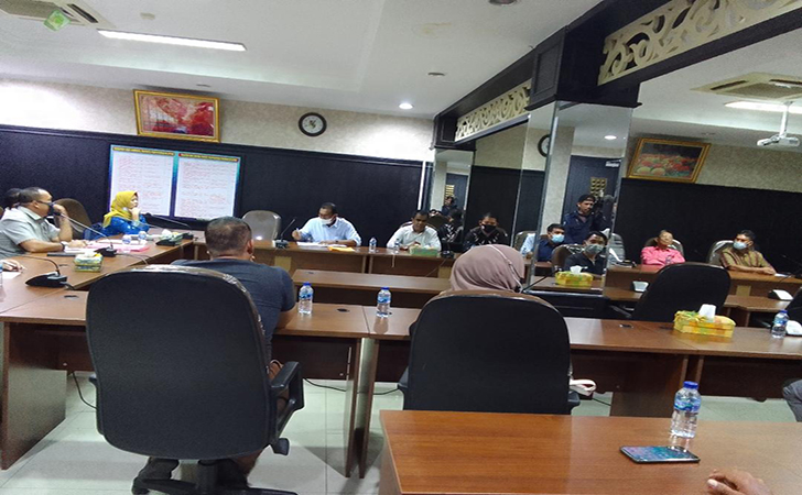 Warga Laporkan IYS ke BK DPRD Pekanbaru2