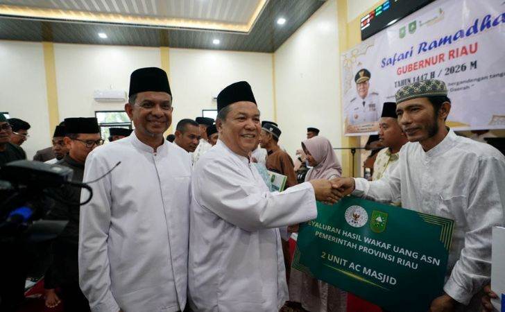 Warga Muara Basung Sambut Kehadiran Plt Gubernur Riau saat Safari Ramadan 8